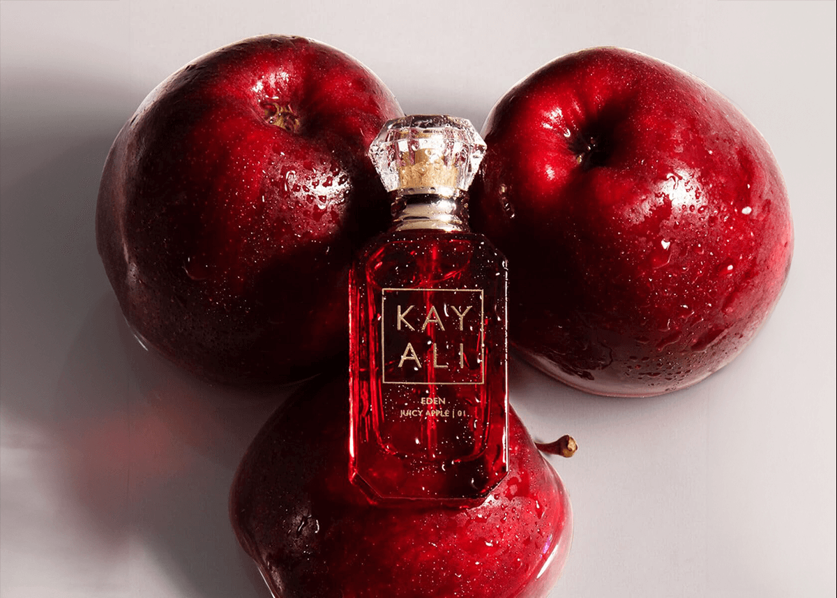 kayali eden apple balancing on 3 fruit apples