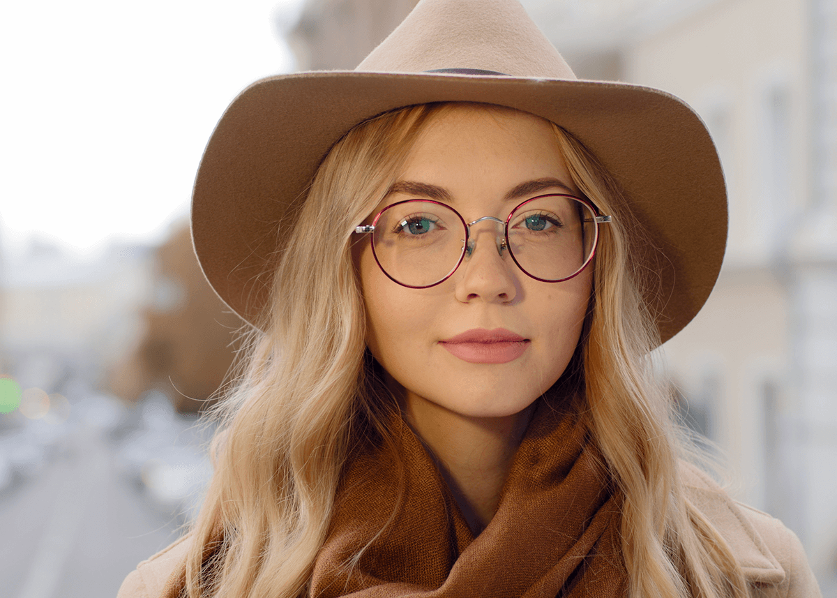 Natural makeup hipster look Big hat